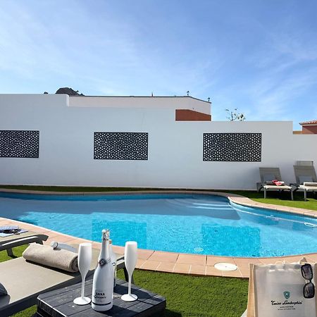 Villa Amorio A Spacious Modern Getaway With A Private Heated Pool & Sea Views 阿德耶 外观 照片