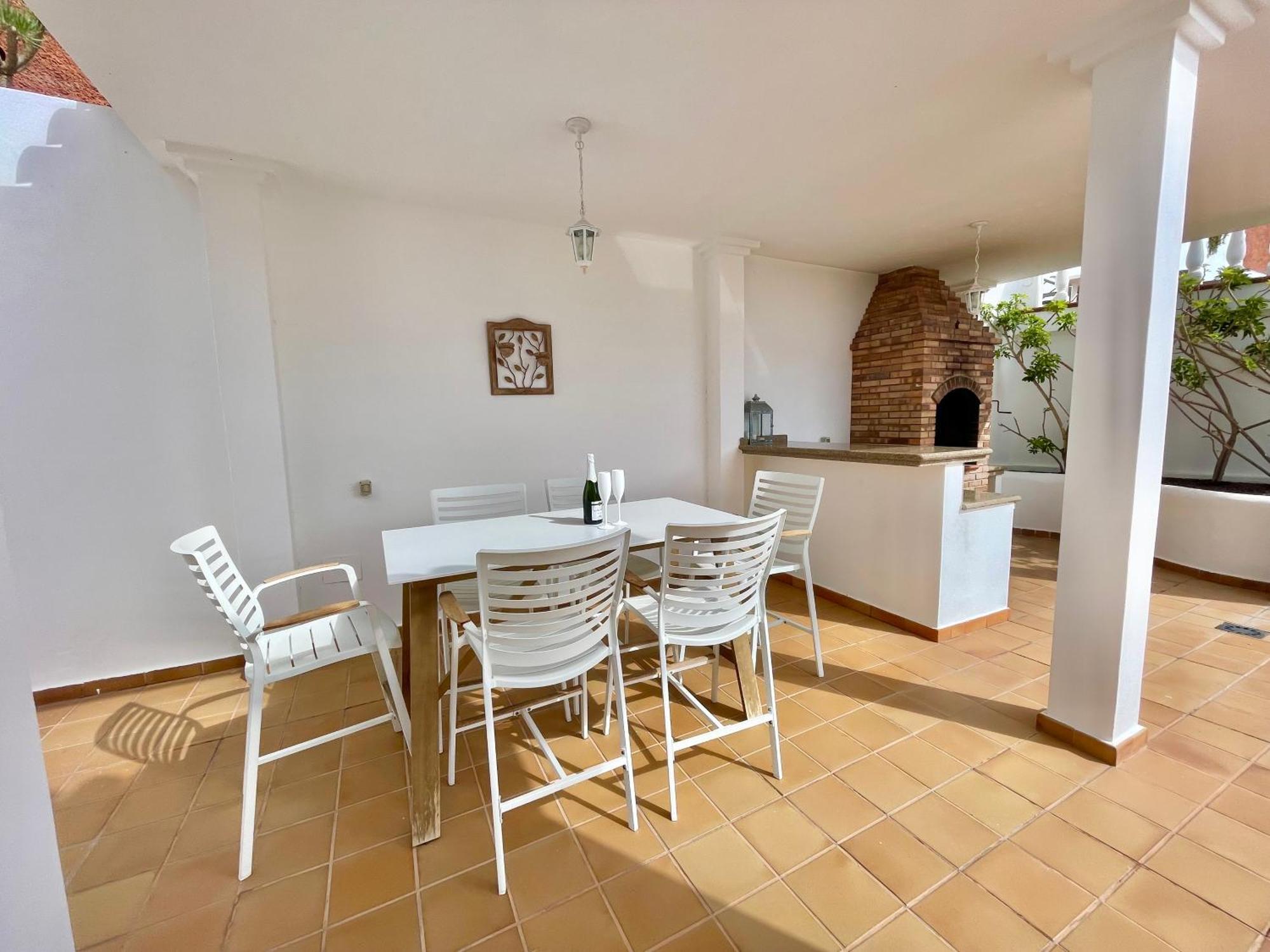 Villa Amorio A Spacious Modern Getaway With A Private Heated Pool & Sea Views 阿德耶 外观 照片