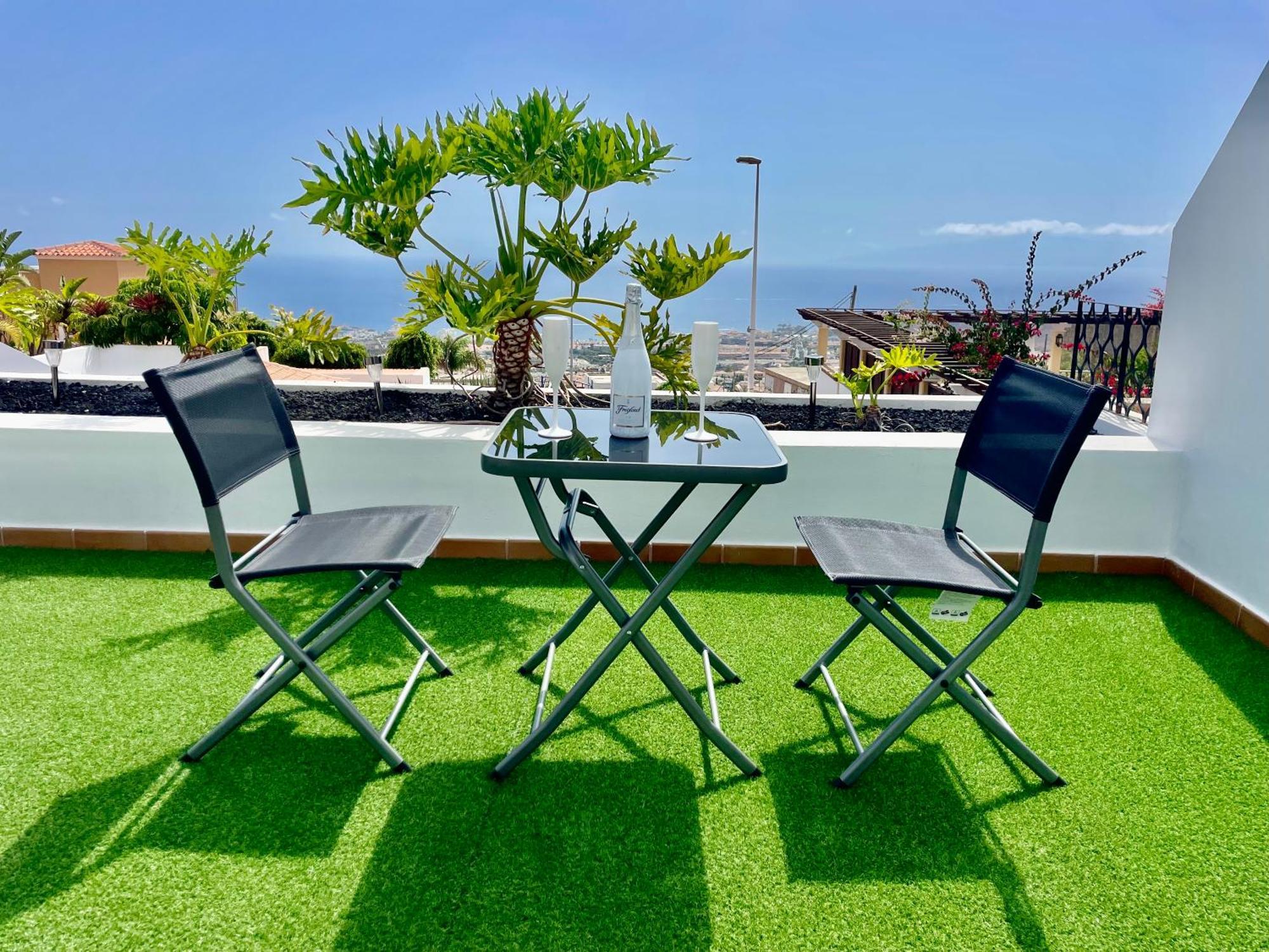 Villa Amorio A Spacious Modern Getaway With A Private Heated Pool & Sea Views 阿德耶 外观 照片