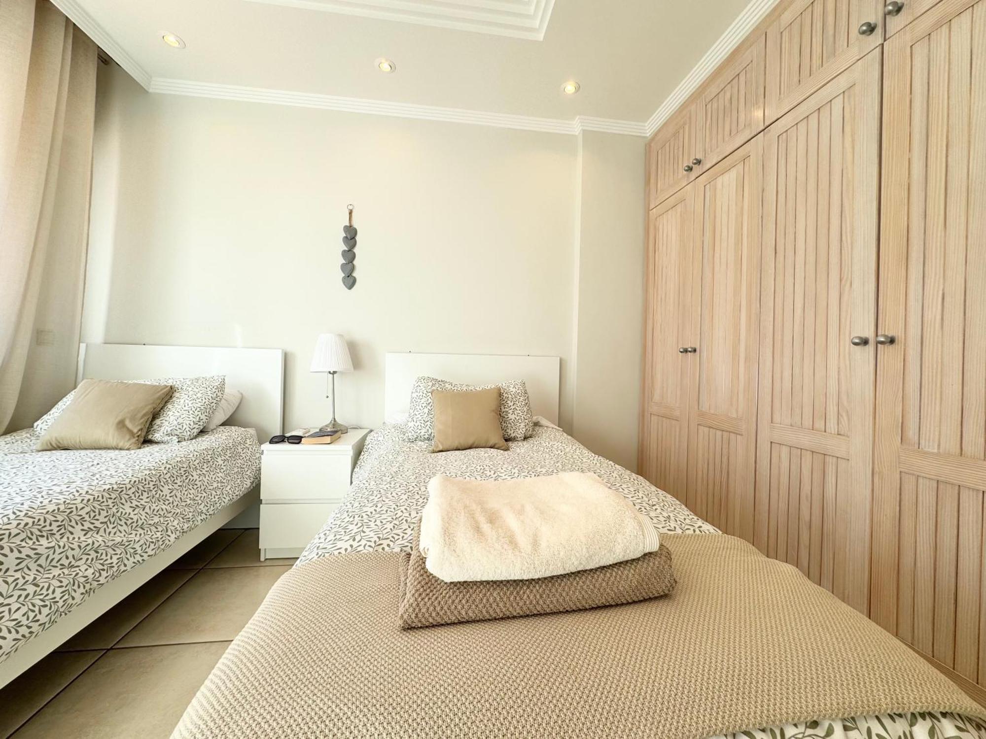 Villa Amorio A Spacious Modern Getaway With A Private Heated Pool & Sea Views 阿德耶 外观 照片