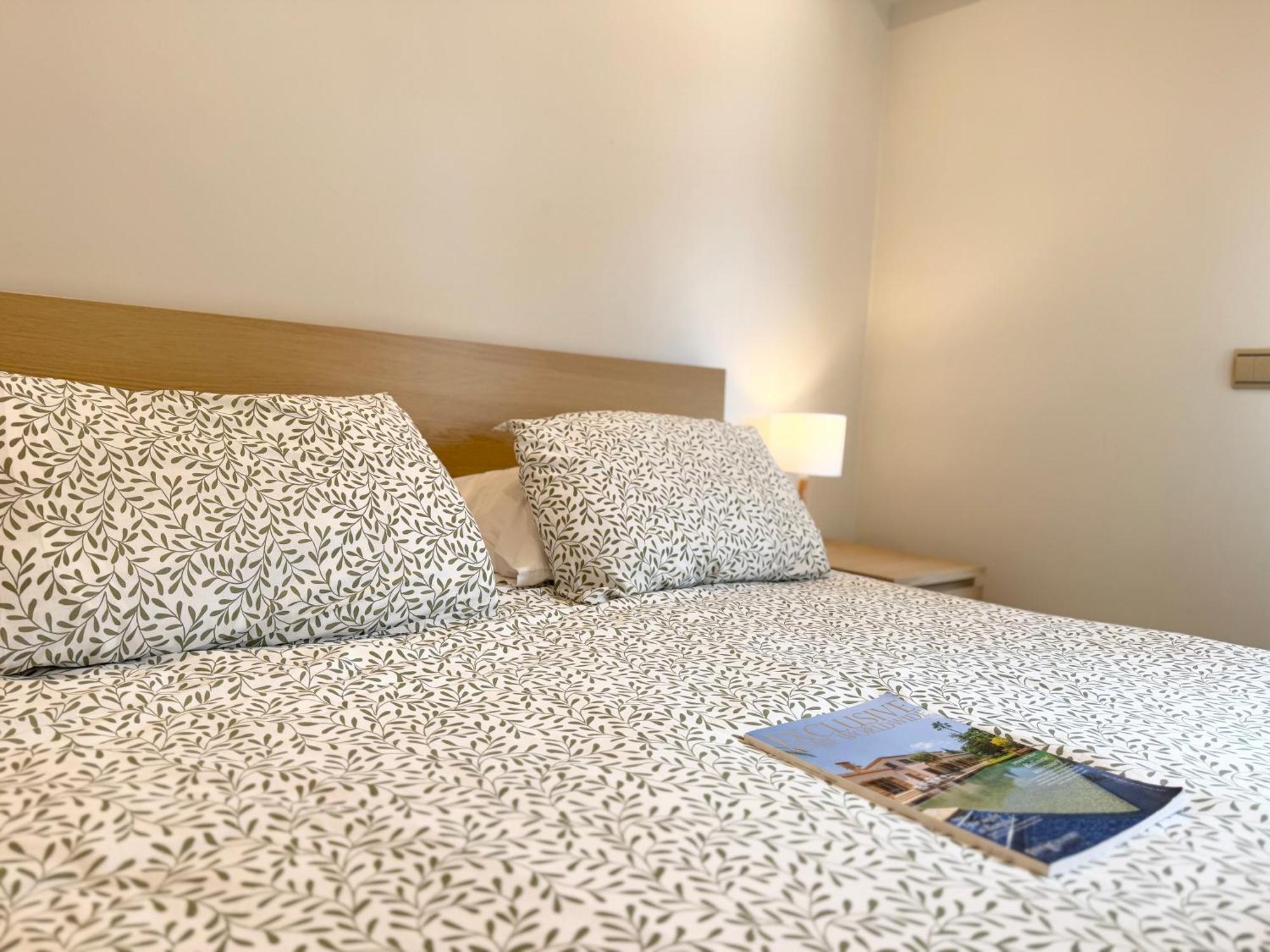 Villa Amorio A Spacious Modern Getaway With A Private Heated Pool & Sea Views 阿德耶 外观 照片