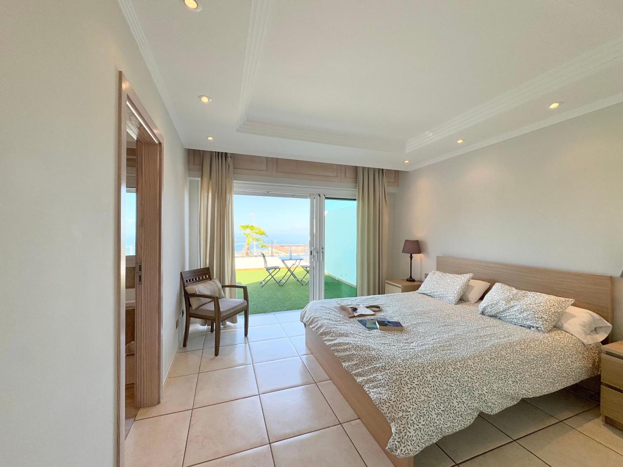 Villa Amorio A Spacious Modern Getaway With A Private Heated Pool & Sea Views 阿德耶 外观 照片