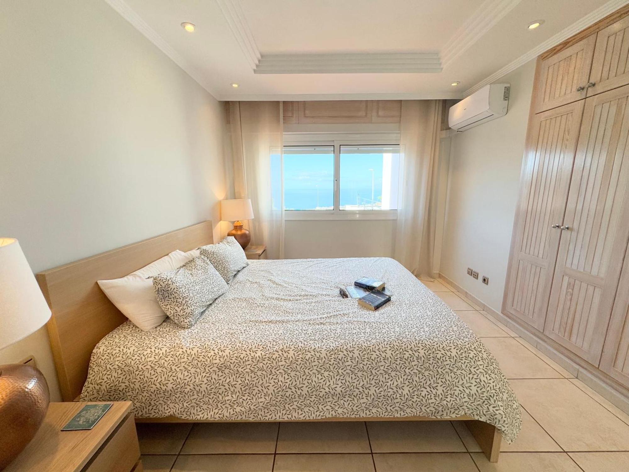 Villa Amorio A Spacious Modern Getaway With A Private Heated Pool & Sea Views 阿德耶 外观 照片